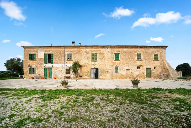 Estate in Vilafranca de Bonany with preliminary project — photo 1
