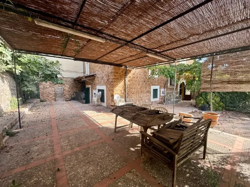 Traditional Majorcan house with garden and garage in Sóller — photo 1