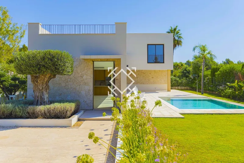 Exclusive modern villa for sale in Crestatx, with stunning views of the Tramuntana mountains and close proximity to Pollensa. — photo 1