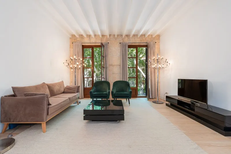 Top quality apartment for sale in Palma Casco Antiguo with roof terrace and various terraces — photo 1