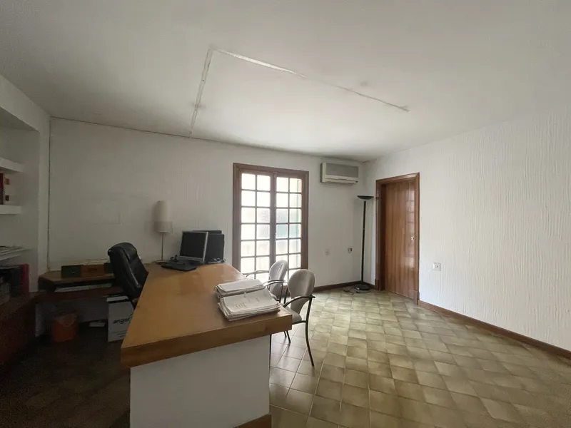 Opportunity! Apartment to refurbish, Palma centre near Jaime III, 3 bedrooms, 2 parkings. — photo 4