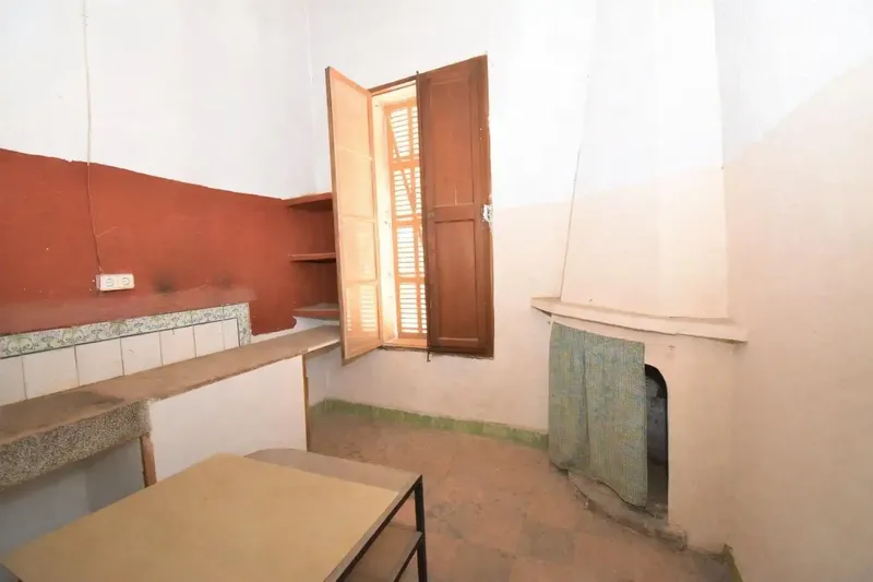 Emblematic building of 374 m2 built for sale in Muro, ideal for renovation. — photo 10