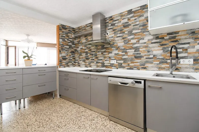 130m² apartment with 5 rooms, 2 bathrooms and balcony for sale — photo 5