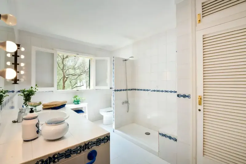 This impressive seafront villa now on offer is located in the coveted area of Alcanada, Alcudia. It offers a unique combination — photo 10