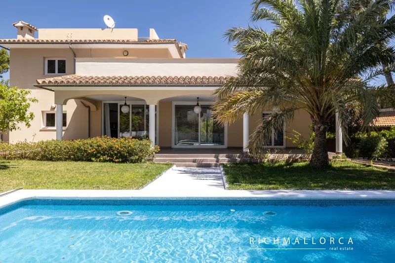 Villa with pool and large garage for several cars in Sol de Mallorca — photo 1