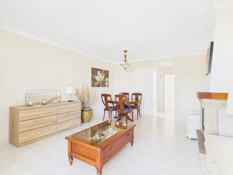 Spacious Three-Bedroom Apartment with Balcony and Communal Pool in Santa Ponsa — photo 7