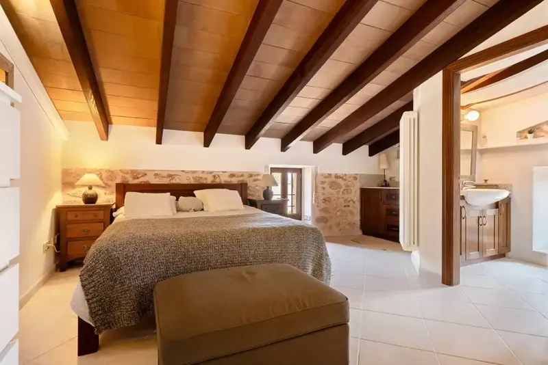 Exceptional house for sale in Alcudia, steps from the iconic historic wall, offering generous space — photo 7