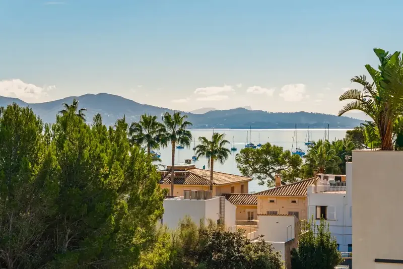 This beautifully presented penthouse for sale is a short distance from the famous Paseo de los Pinos in the coveted area of Boquer — photo 5