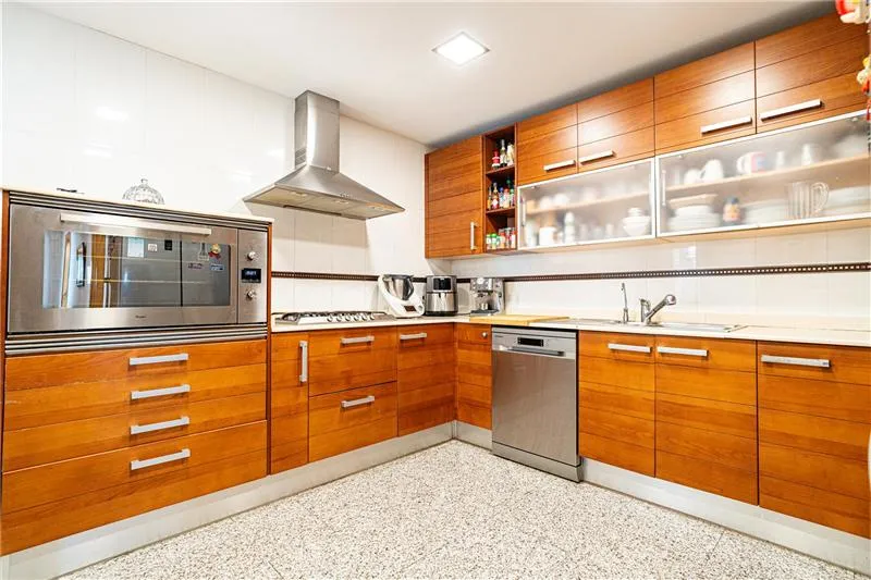 Designer penthouse of approx. 240 m² in a residential complex with a swimming pool in the Zona Colegios area — photo 7