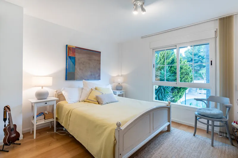 Charming Apartment with Private Terrace and Garage in Sought-After Bonanova — photo 12