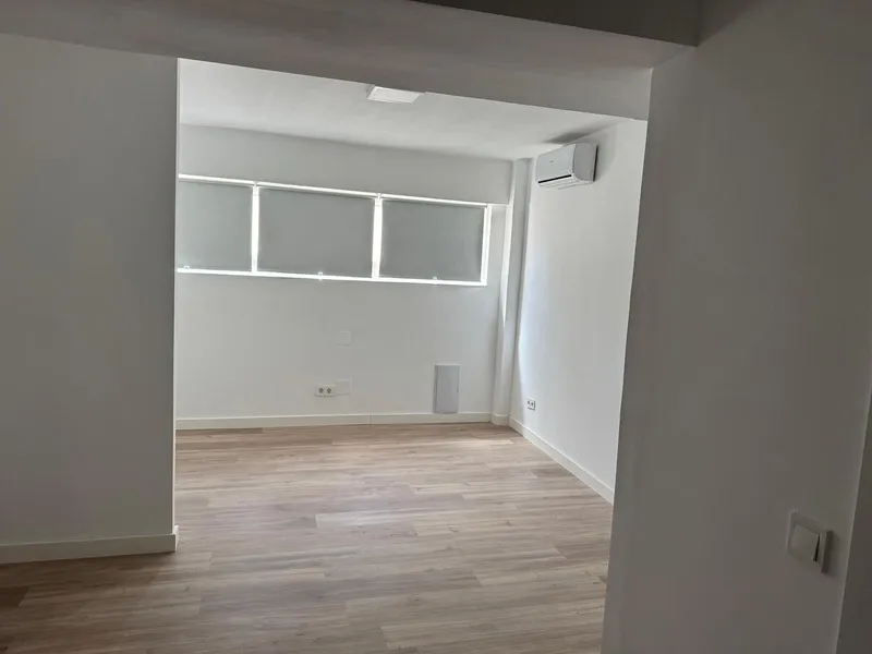 Business Premise - Palma de Mallorca (Marqués de la Fontsanta) , Built Surface 42m 2 , 1 Room, 1 Bathrooms. — photo 1