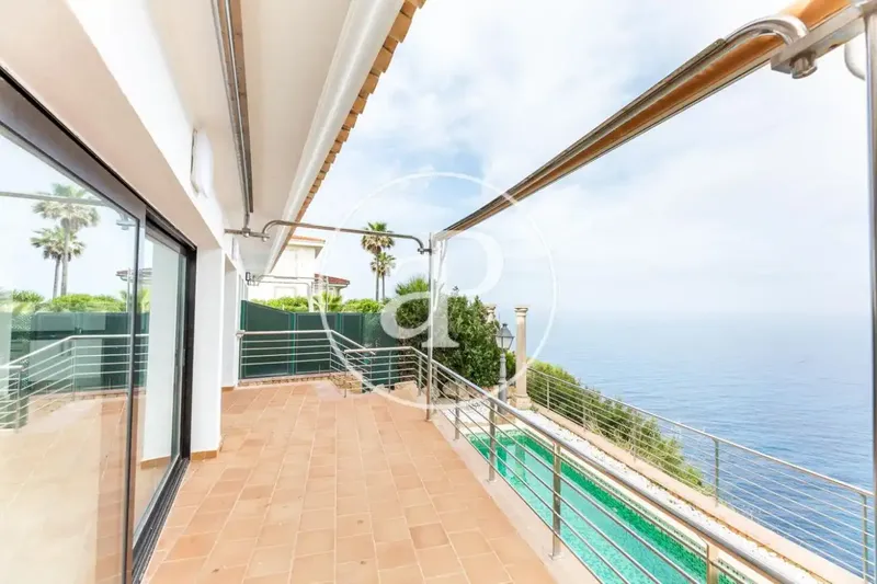 Semi-detached unfurnished villa with sea views, garden and terrace in Bahía Azul — photo 4