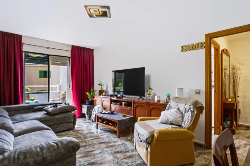 3-bedroom flat with lift, balcony and lots of natural light on Camí Vell de Bunyola — photo 3