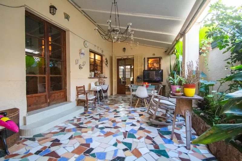This enormous house in the Molinar neighborhood of Platja de Palma is an impressive property characterized by its generous dimensions and its — photo 8