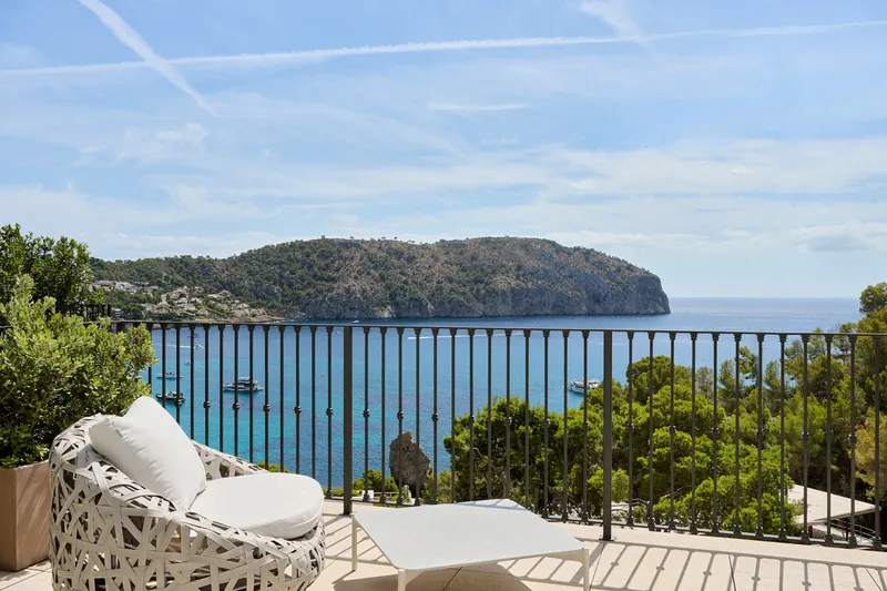 Exclusive: Luxury Mediterranean villa with breathtaking ocean views in Camp de Mar - Marcel Remus Real Estate — photo 10