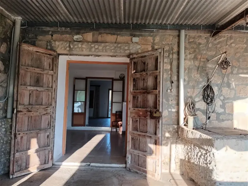 It is in a privileged location, has truly spectacular views and there is land to work the field. — photo 12