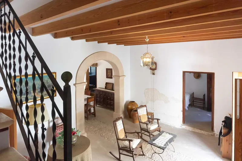 Sineu – Partially Renovated Village House for Expansion — photo 4