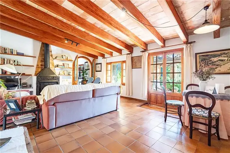 Rustic Mallorcan finca on a plot of 8,750 m², offering a charming 175 m² single-story home, plus a — photo 7