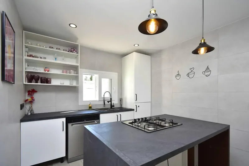 Discover your new home in the idyllic neighborhood of Es Pil·larí! This charming detached villa awaits you minutes from the beach — photo 12