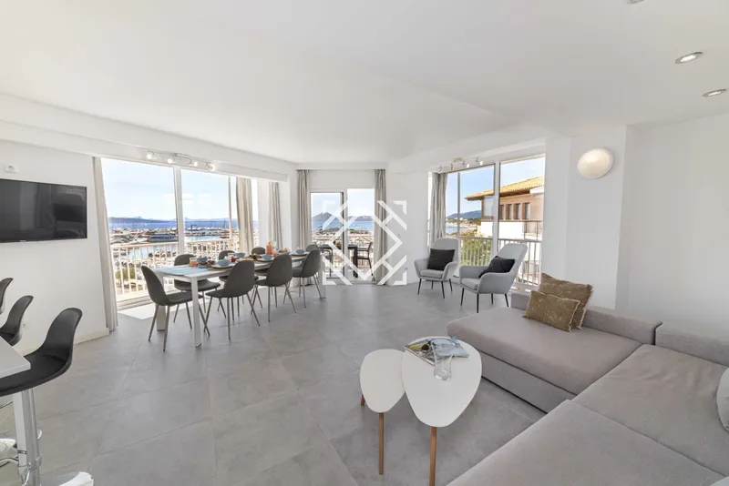 Luxury first line apartment with holiday license in Puerto de Pollensa, Mallorca — photo 7
