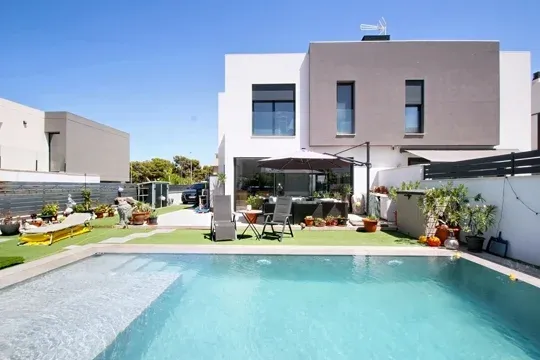 Son Verí Nou: Modern townhouse with roof terrace and sea views — photo 3