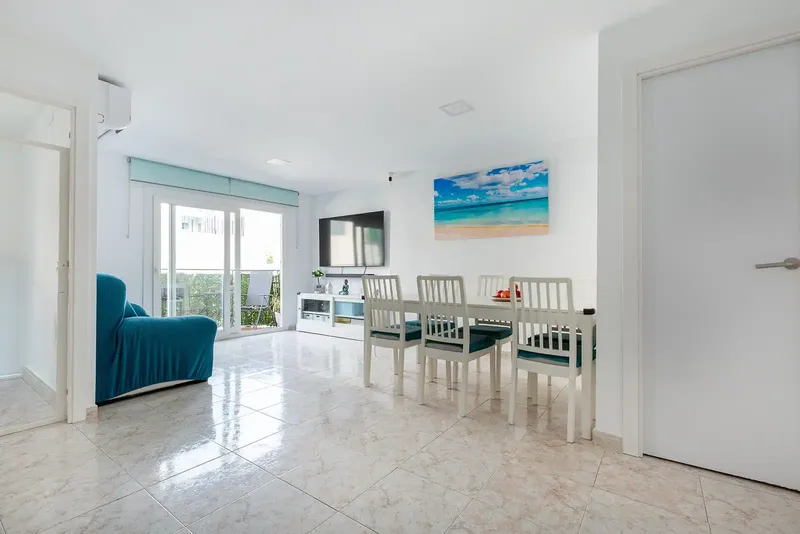 Bright renovated 3-bedroom apartment in La Soledad Sur — photo 8
