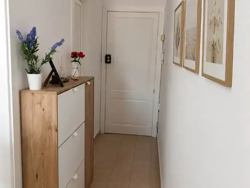 Bonito apartamento de una habitación amplia con cama de 1.90x 2, con armario empotrado y totalmente amueblado con muebles modernos y recién — photo 4