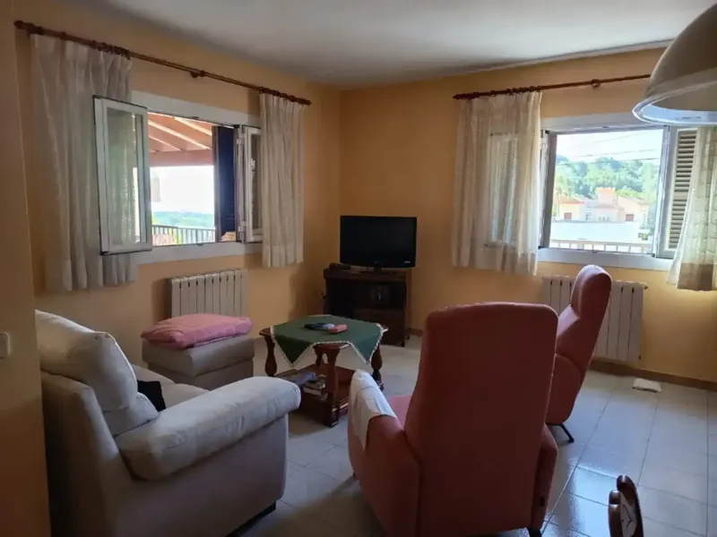 Vivienda unifamiliar amplia y luminosa. En la planta de arriba dispone de una terraza techada y con vistas al mar, ideal para desayunar y ce — photo 6