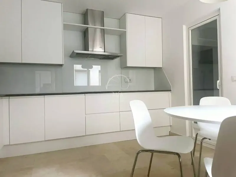 Mía inmobiliaria te presenta este exquisito ático, en alquiler, situado en el centro histórico de Palma, a solo unos pasos de Plaza de Cort. — photo 4
