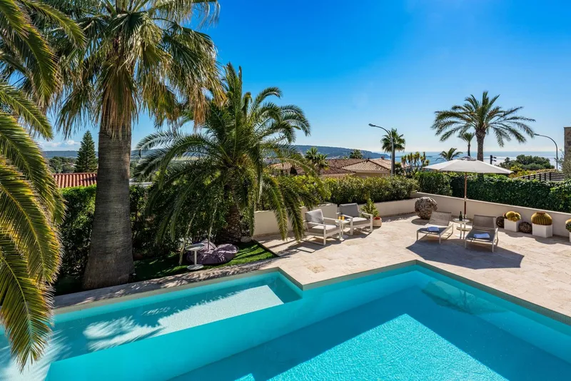 Exclusive villa in a prestigious residential area with spectacular sea views — photo 2