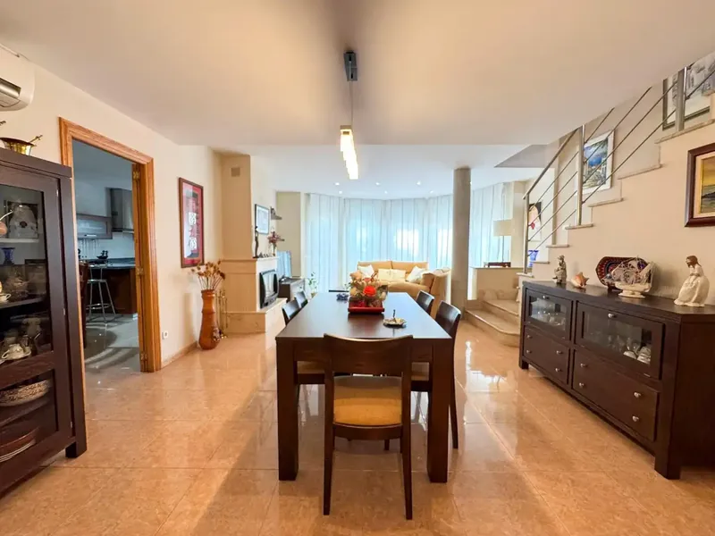 Located in the quiet and family-friendly area of Son Amonda in Inca, this spectacular duplex chalet stands out for its spaciousness and comfort. — photo 8