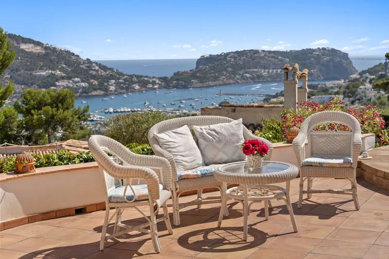 Mediterranean Villa with Spectacular Harbour and Sea Views — photo 1