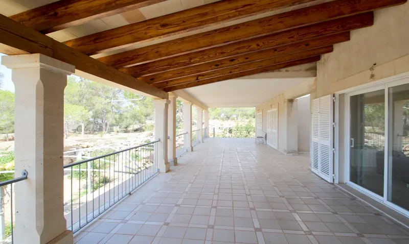 Mansion by the sea to renovate in Cala Llombards — photo 4