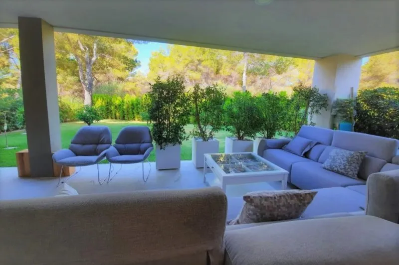 21072L - Planta Baja de Estilo Minimalista con Jardín en Santa Ponsa — photo 1