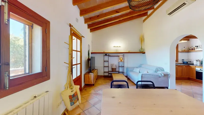 Enjoy a different stay in Mallorca in this cozy duplex located on a private estate of 4,200 m2 in Costitx, in the very center — photo 3