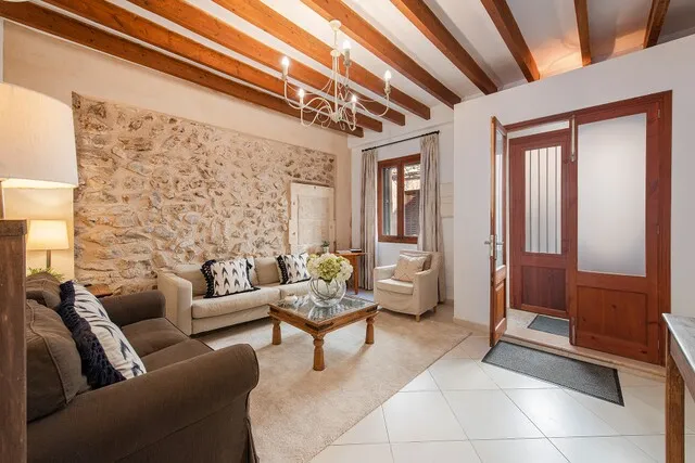 Charming town house with patio oasis for sale in Pollensa, north Mallorca — photo 11