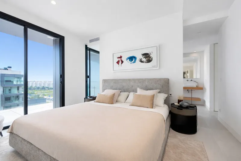 Modern penthouse with private rooftop pool in a new luxury residence in Palma Mas — photo 4