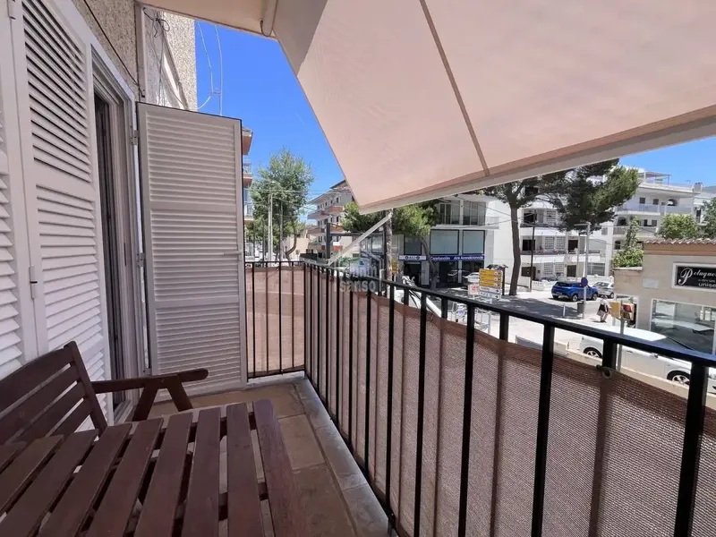 Attractive and sunny first-floor apartment in the center of Cala Millor, approximately 53 m², with two terraces and just 2 — photo 1