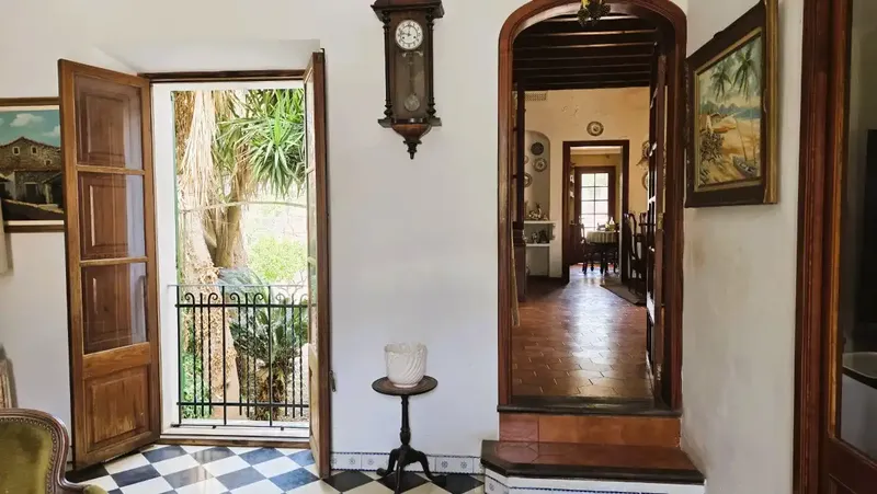 Discover this beautiful Mallorcan home of about 200 m² built, located in a quiet area on the outskirts of Sóller, surrounded by nature — photo 1