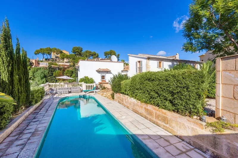 Majestic villa with pool and garden near Palma for rent — photo 4