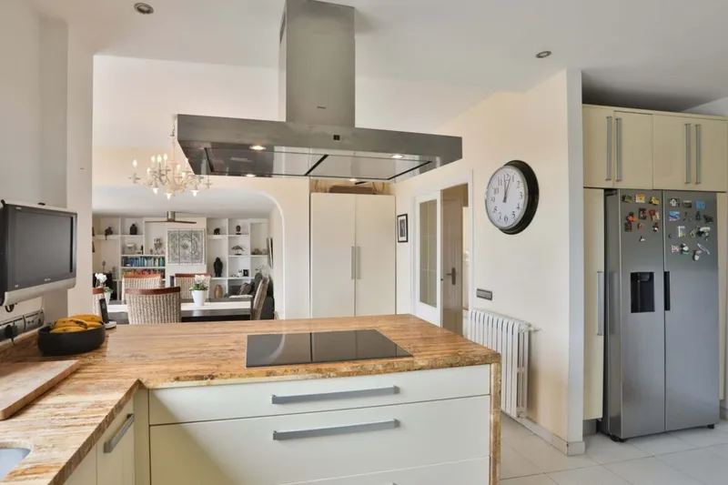 Spacious Mediterranean villa with guest cottage and sea views for sale in Costa d’en Blanes — photo 9