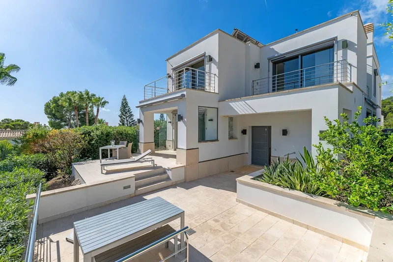 Bright luxury villa with fantastic views in a prime location — photo 3