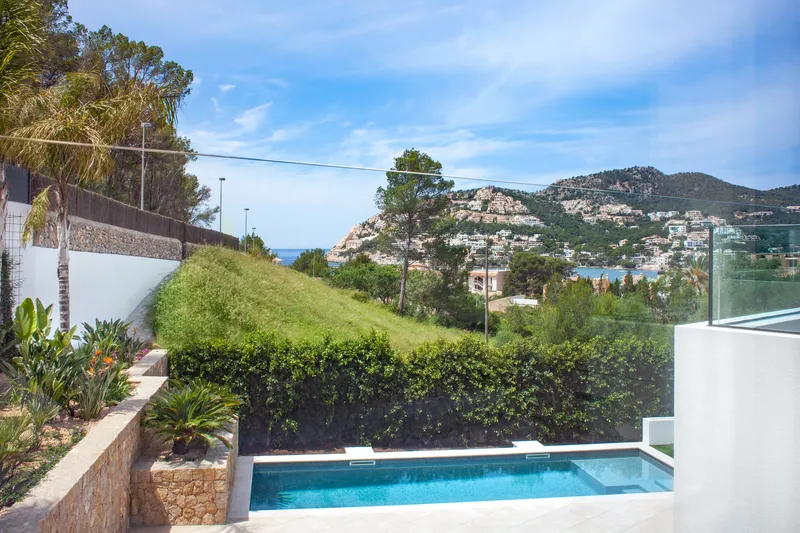 Modern, luxurious apartment for sale in the heart of Puerto de Andratx — photo 1