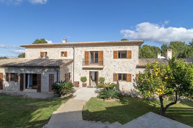 For rent: Beautiful rustic-style villa - Marcel Remus Real Estate — photo 1
