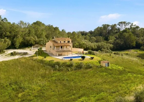 Estate in Llubi — photo 2