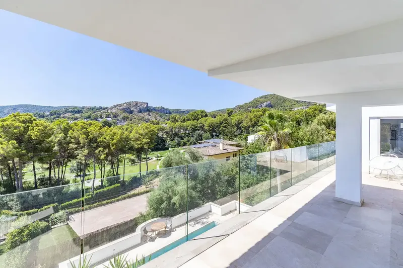 This spectacular villa in Son Vida with pool surrounded by palm trees and fantastic views of the green surroundings is located on a plot — photo 3