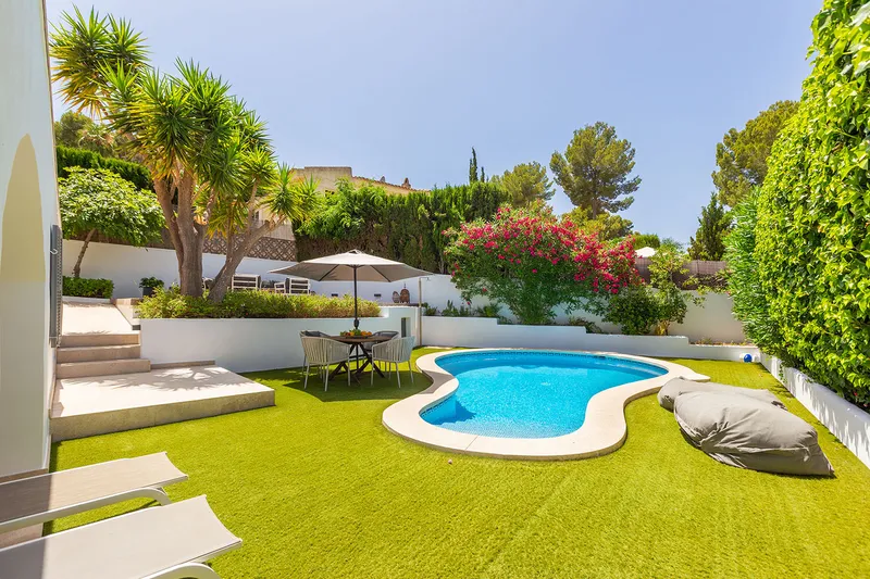 Charming house with Mediterranean flair in a quiet residential area — photo 3