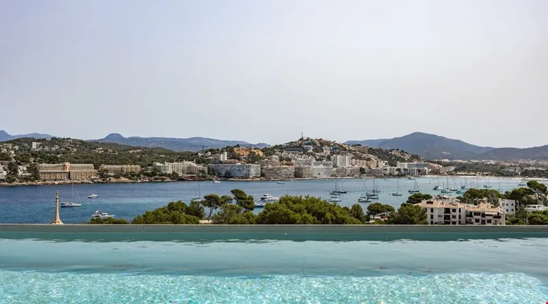 Architectural masterpiece with dual pools and panoramic vistas for sale in Santa Ponsa — photo 3