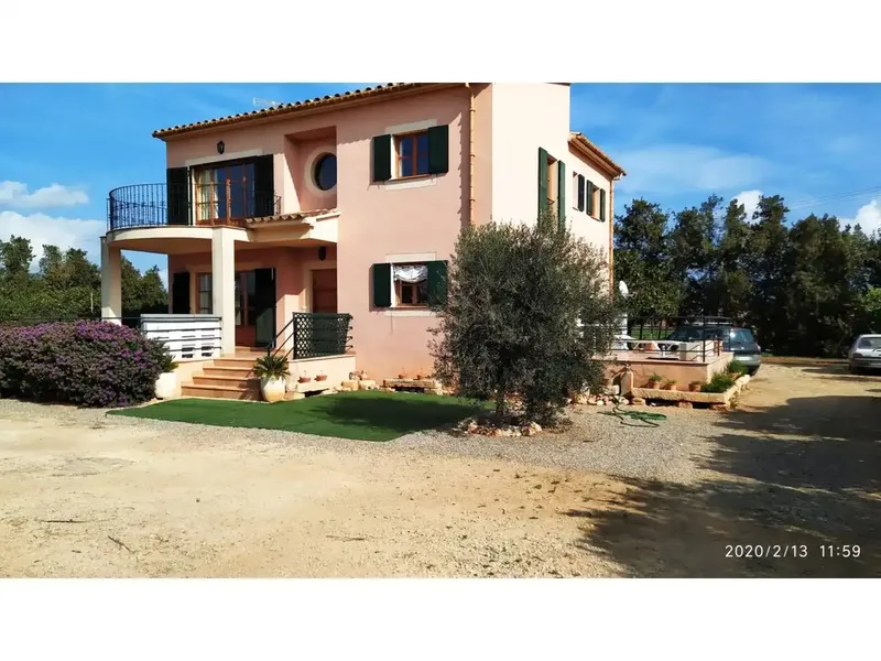 Country house with character, fully legal — photo 1