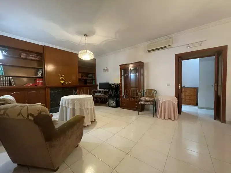 Located in the center of the charming village of Caimari, this two-story Mallorcan house offers character, space and many possibilities. — photo 8
